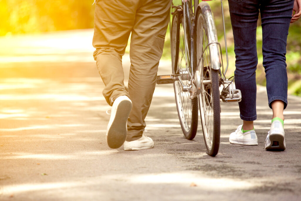 freizeit unterwegs fahrrad zufuss